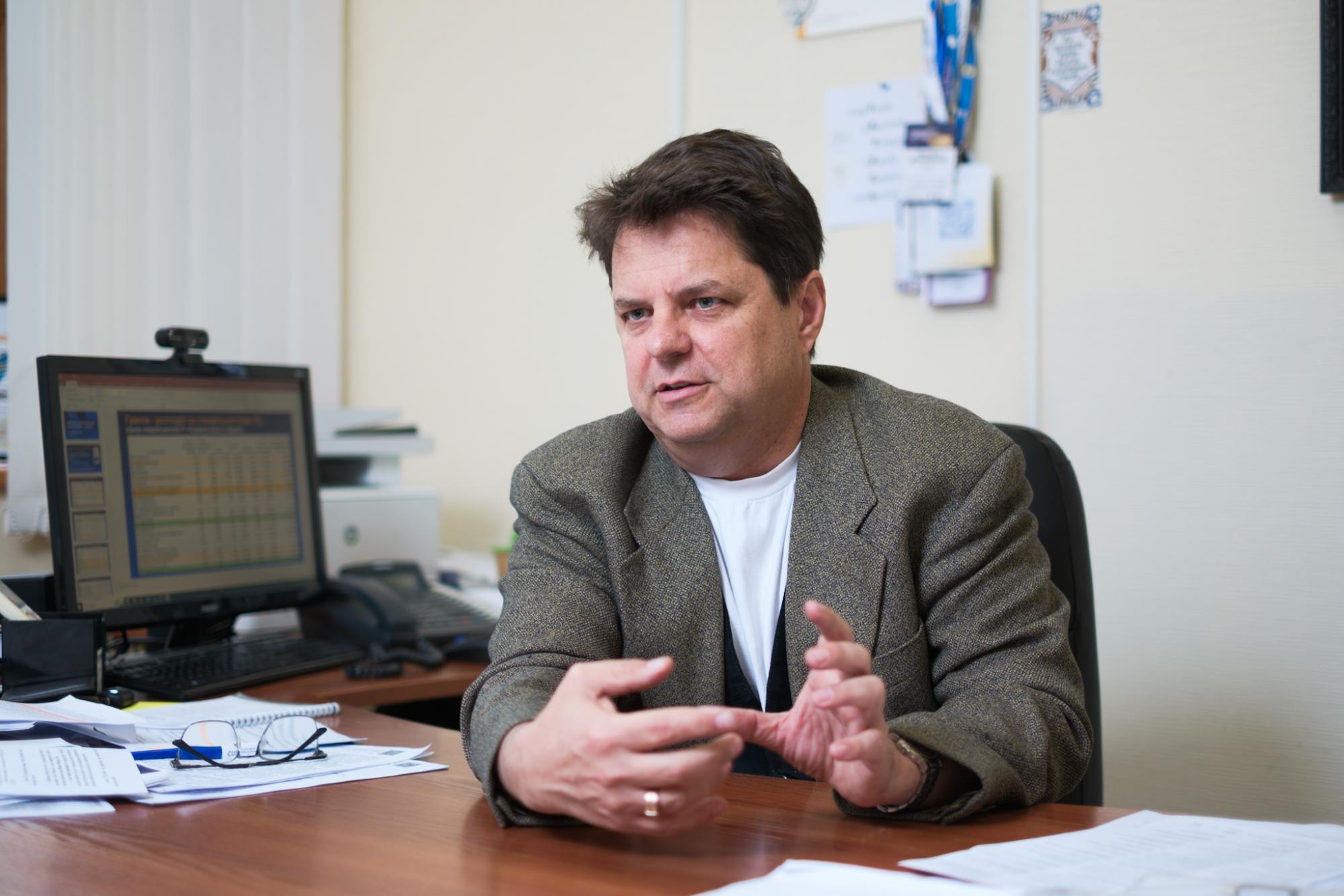 Мами вивозять 17-річних синів за кордон, але вони пишуть НМТ, – Михайло Винницький, МОН